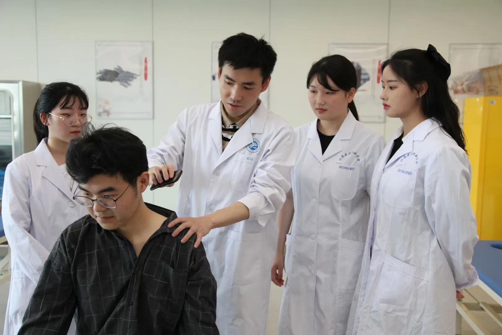 初中毕业后想学厨师怎么选择学校,初中毕业怎么选择专业和学校