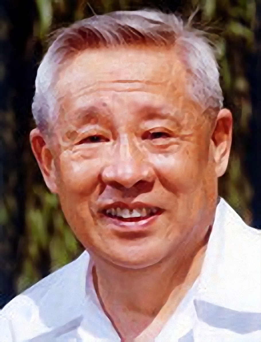 1981年，*承志廖**伸手向*小平邓**要烟，*小平邓**调侃：经常偷我香烟