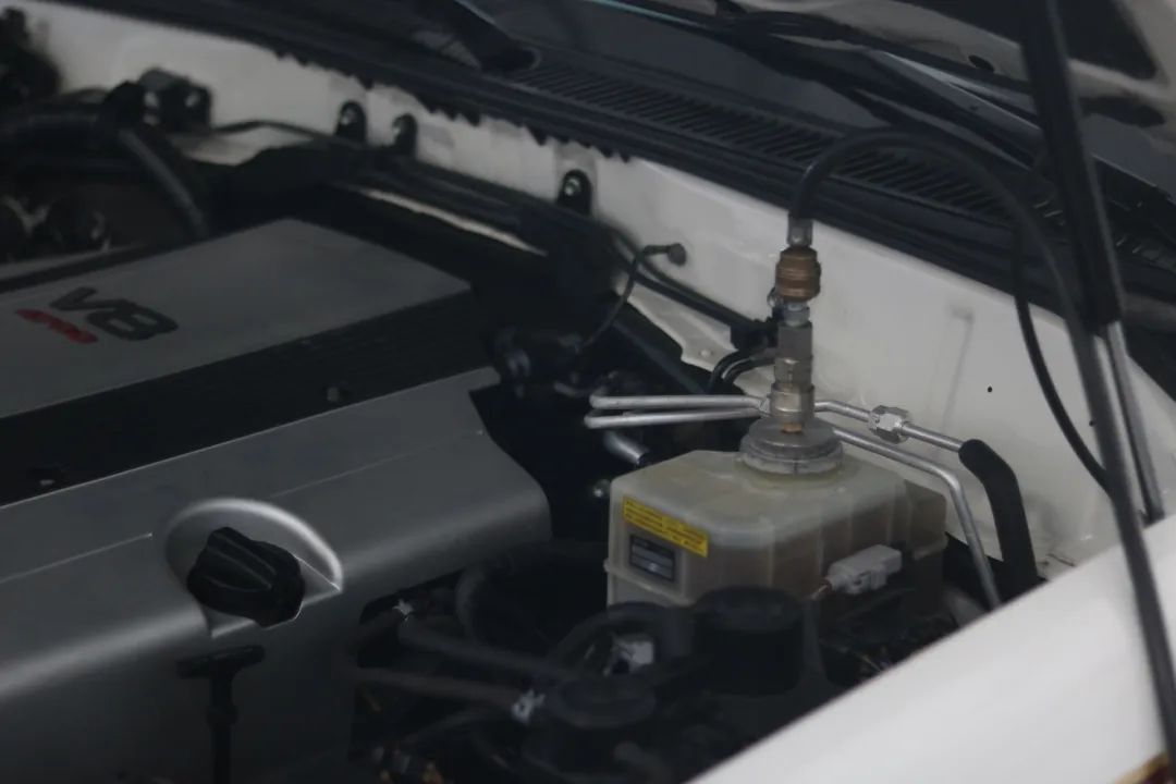 陆巡lc100中控台翻新视频,陆巡lc100内饰翻新