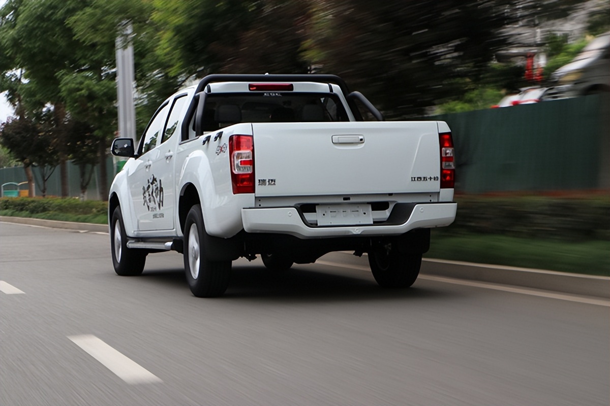 江西五十铃皮卡欢迎到店试车,试驾江西五十铃瑞迈2024款