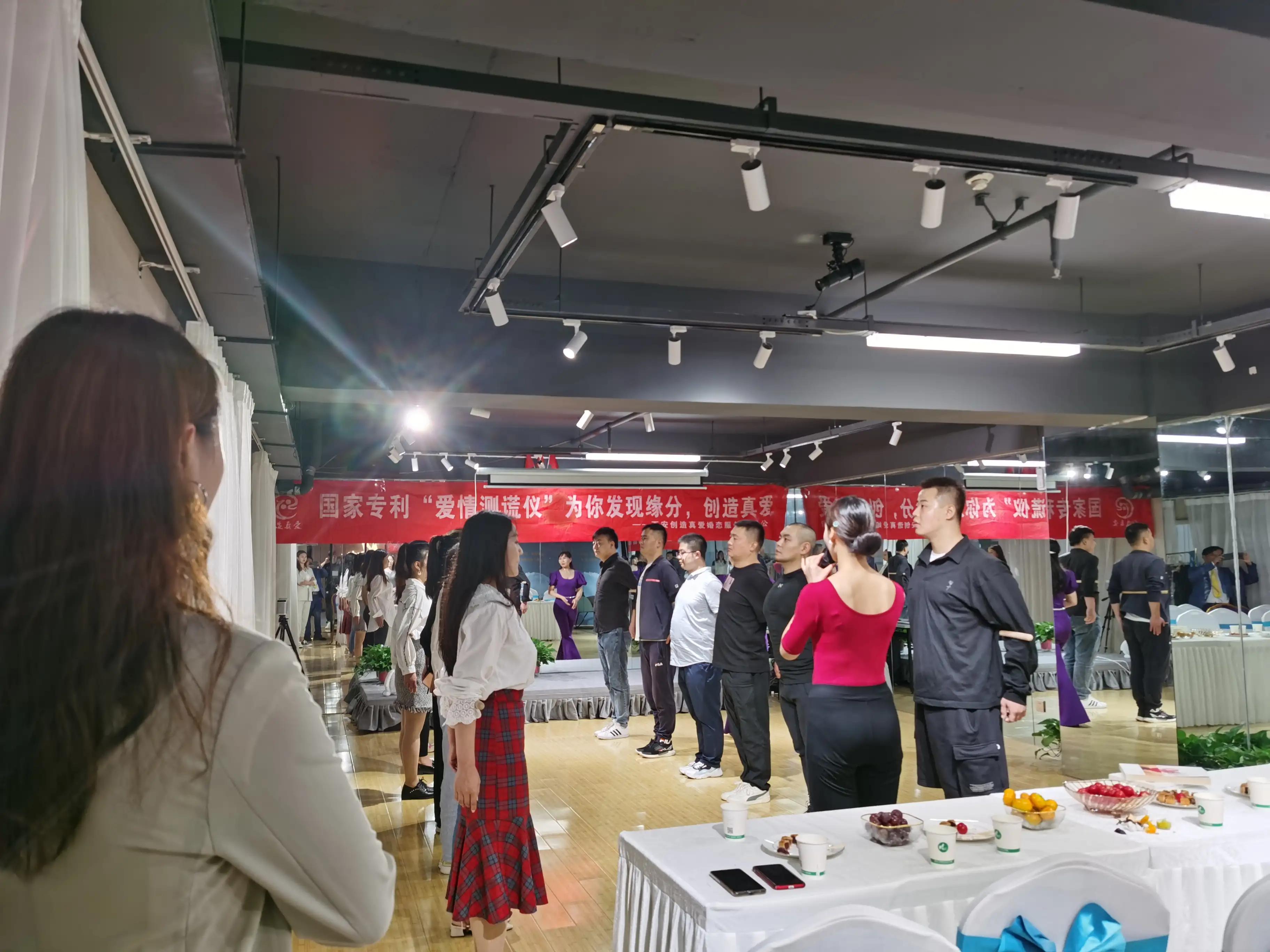 大龄女青年找小鲜肉是什么心理,大龄剩女和小鲜肉谈恋爱的烦恼