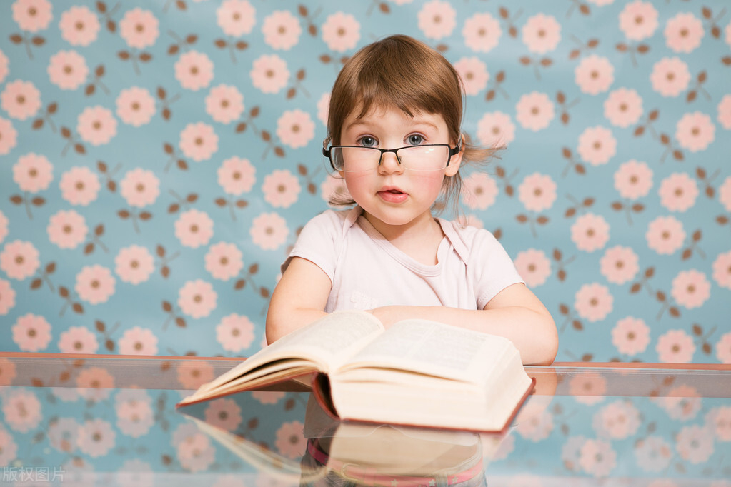 近视200度坚持不戴眼镜,不近视的人戴眼镜会怎样
