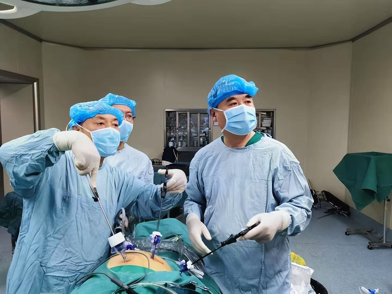 腹腔镜下胆总管切开取石治疗,充填型胆囊结石用腹腔镜怎样切除