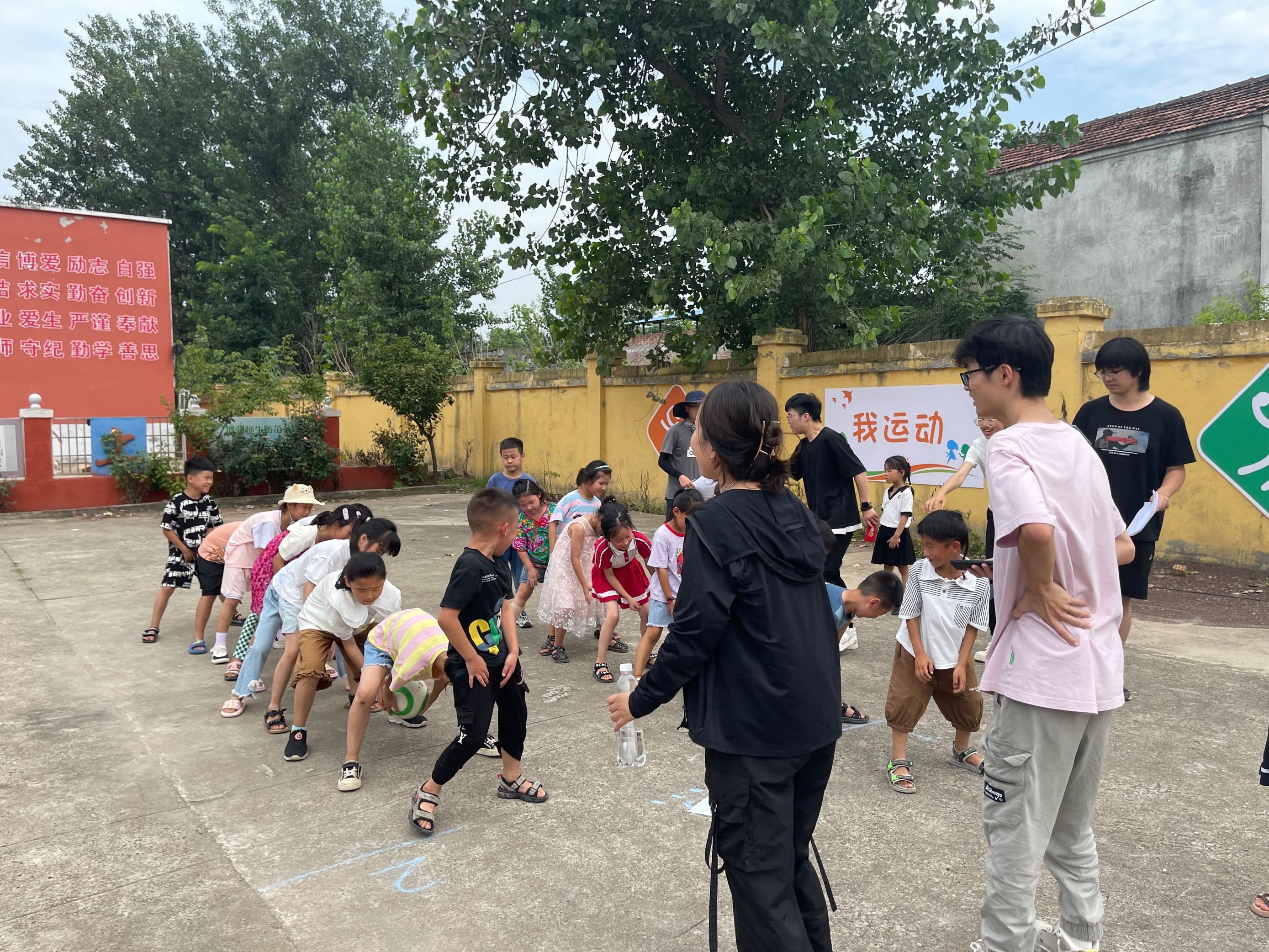 快乐运动，释放天性：苏大学子与乡村儿童共享趣味时光