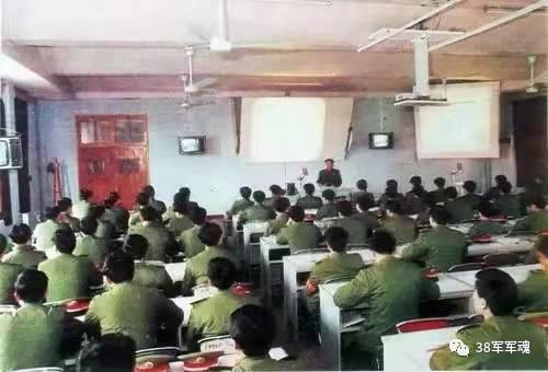 《怒摔病号饭》（军校往事）军营轶事系列短文（六）