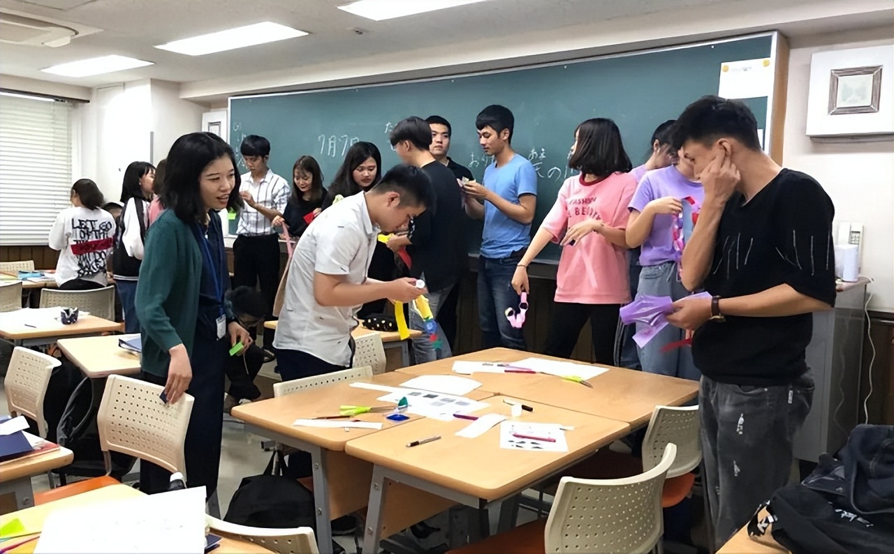火烧靖国神社中三观正的日本小伙,中国小伙火烧日本靖国寺