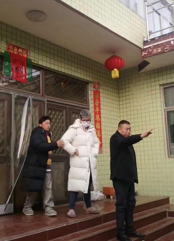 事实证明，41岁的王宝强，已经走上了另一条大路