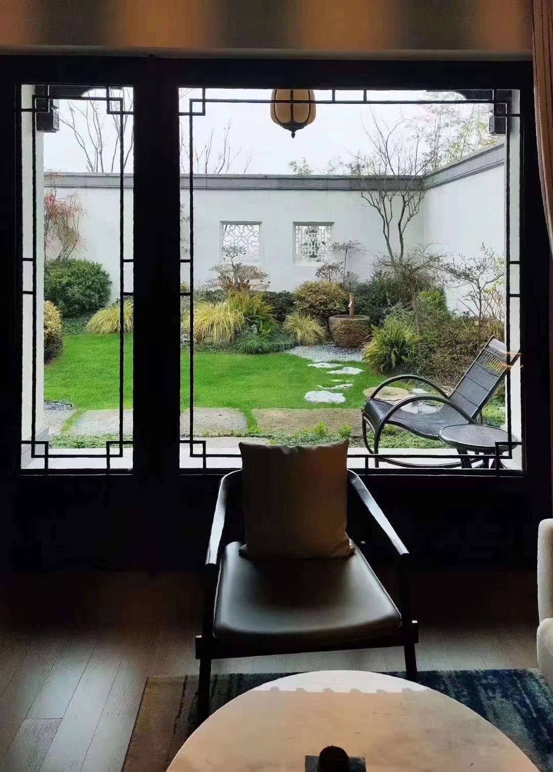 门窗粘的胶怎么处理掉,窗户黏黏的胶怎么去除