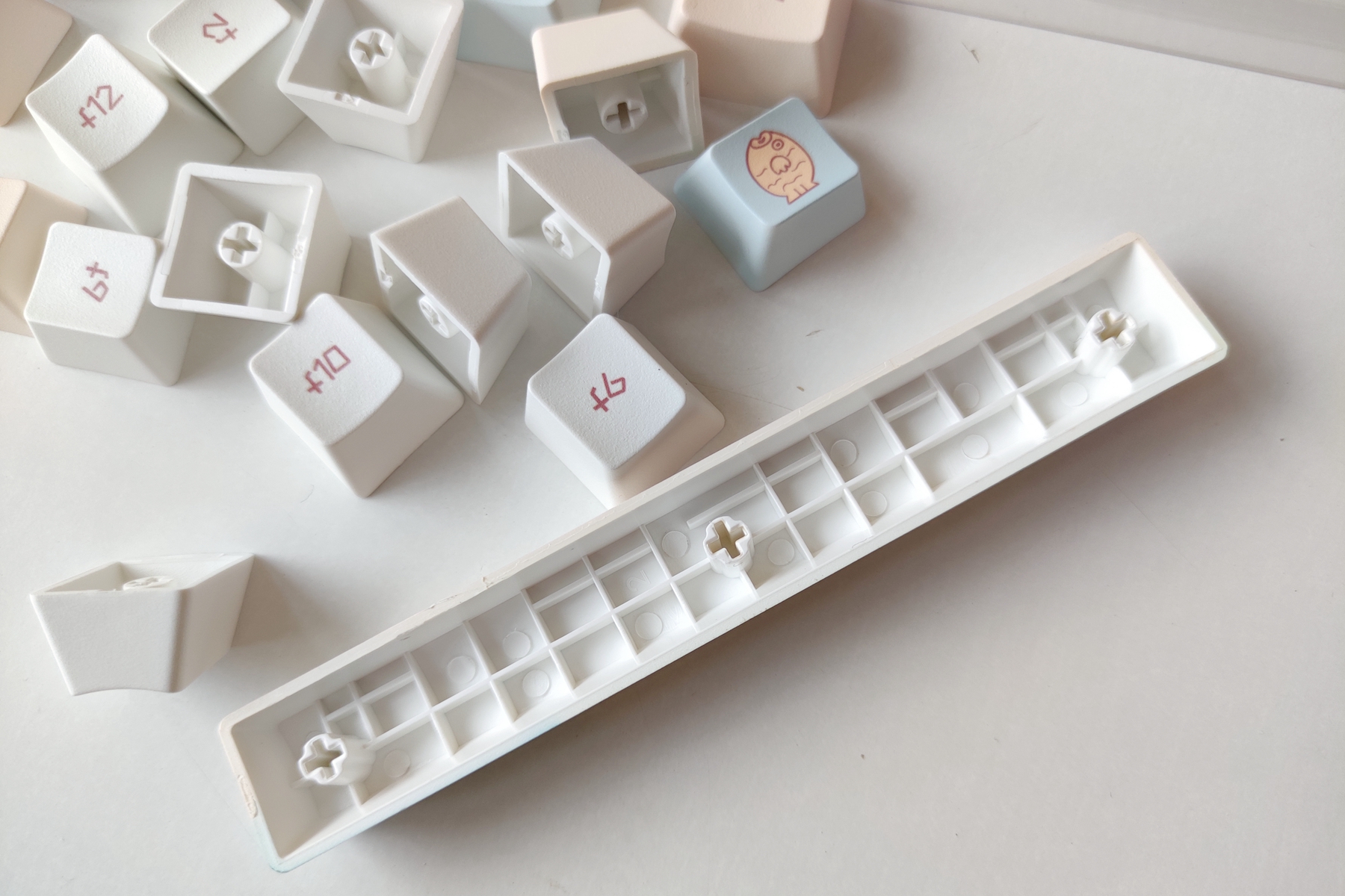 可爱喵喵假期键帽，无限炫彩耳机支架/鼠标垫，雷柏让桌面更完美