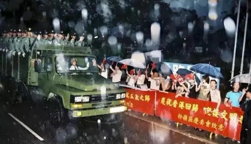 英国军官不解:为啥把香港还给中国?2000年英上将一句话道出真相