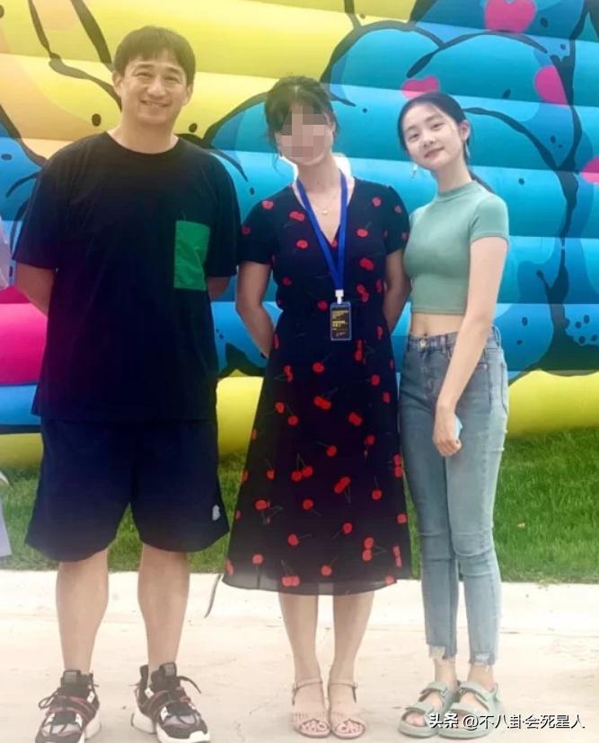 17岁黄多多近照曝光,17岁黄多多衣着