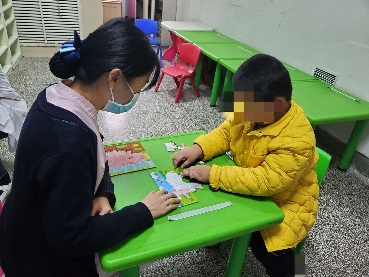 目光交流技巧教学,怎么叫有效目光对视