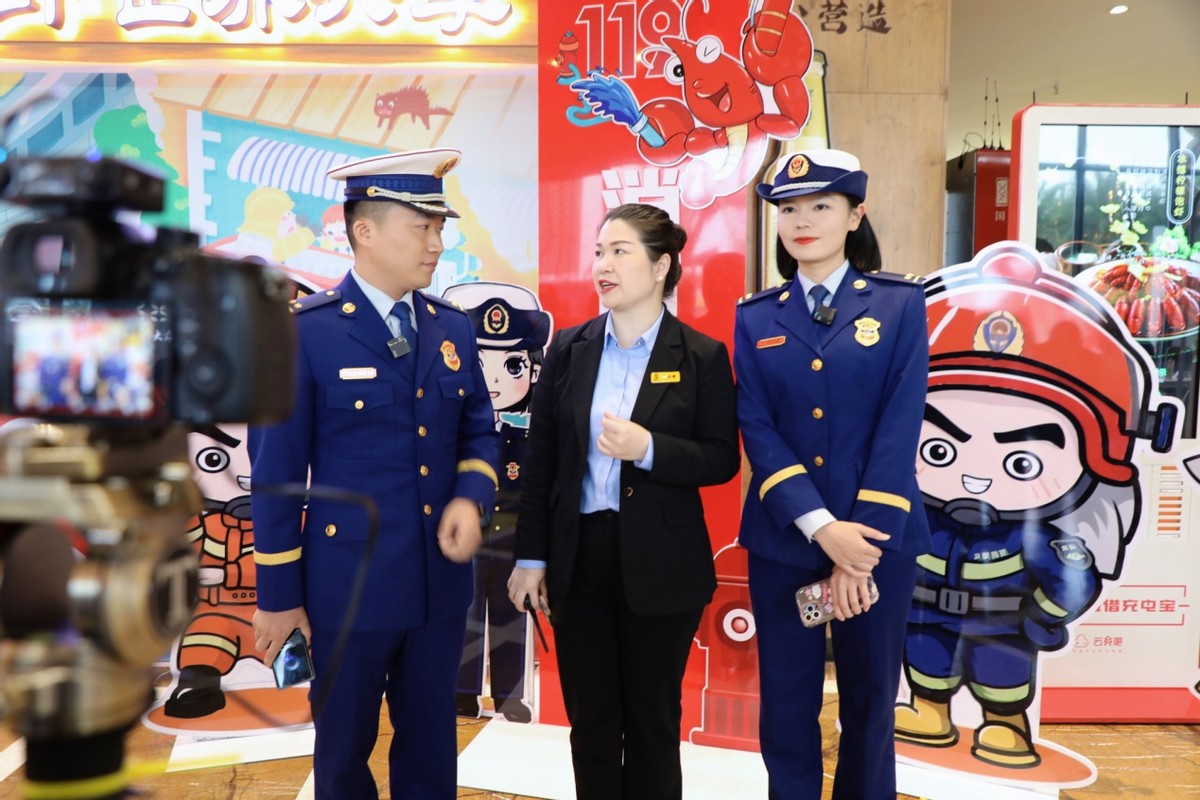 湖北省首家“小龙虾消防主题餐厅”亮相潜江！