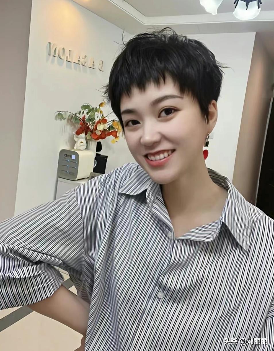 女孩子发型简单扎法10-14岁中短发,12-15岁学生适合的无刘海短发发型