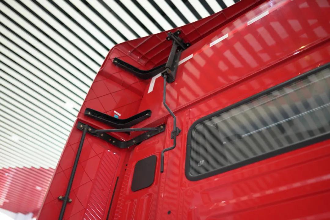 上汽红岩杰狮h6牵引车试驾报告,上汽红岩杰狮h6欧标版