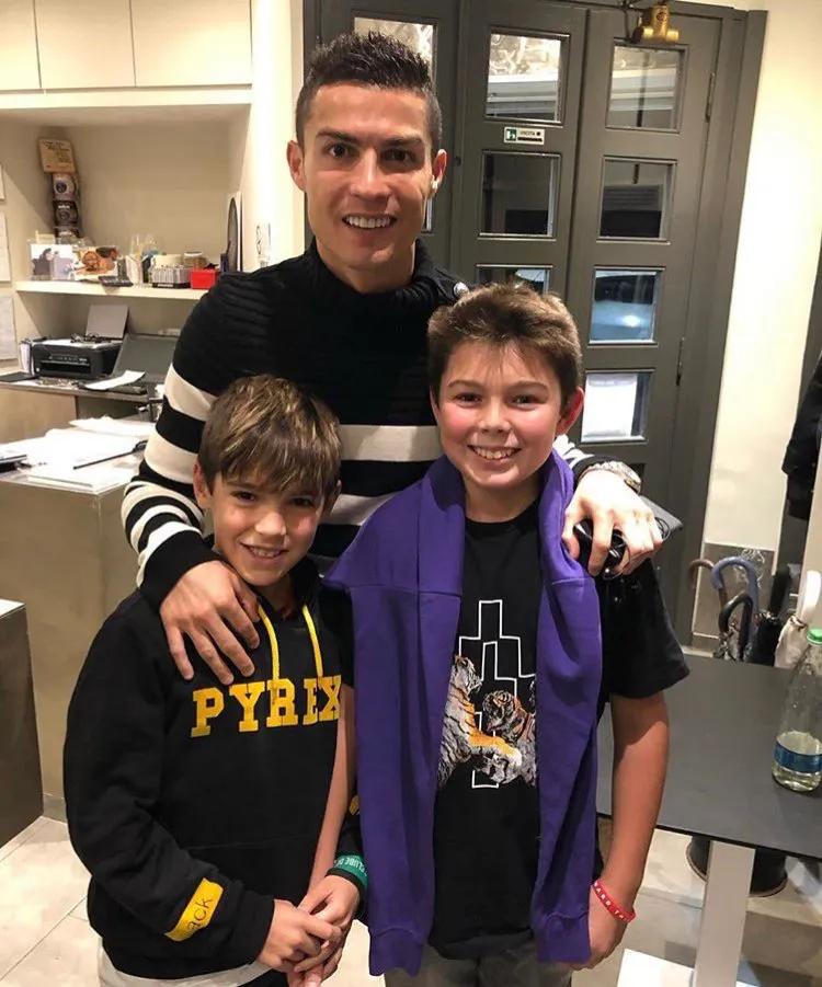 为什么说足球篮球是社会的缩影,有没有足球篮球都是职业的