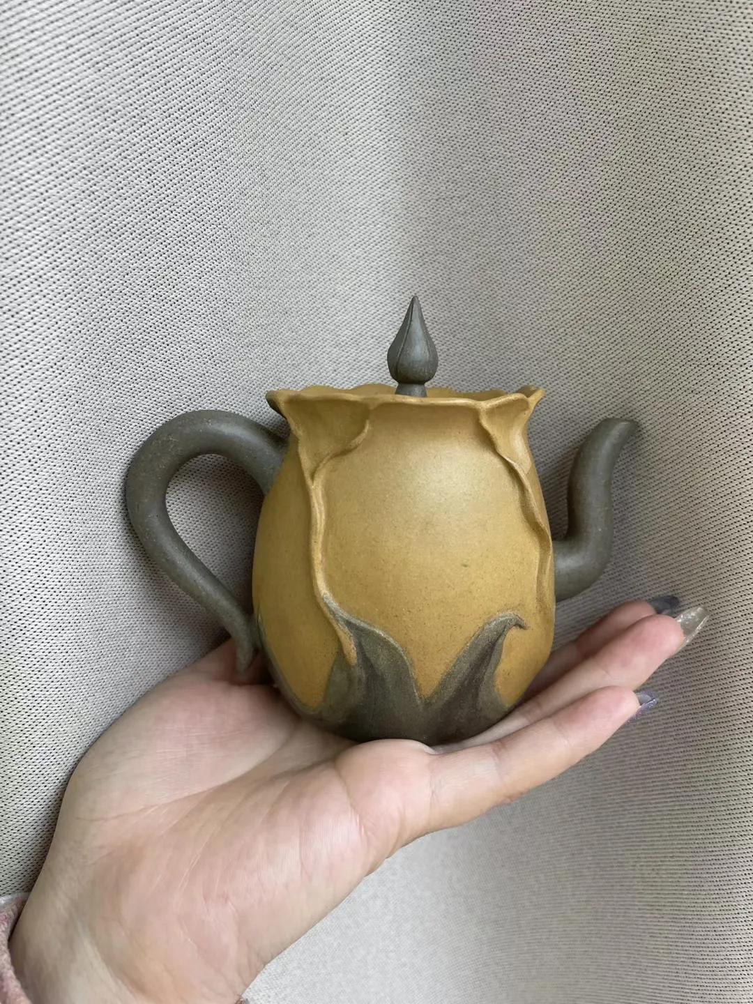 新品黄玫瑰容量：260cc泥料：双色泥作者：陈鹏1990年1