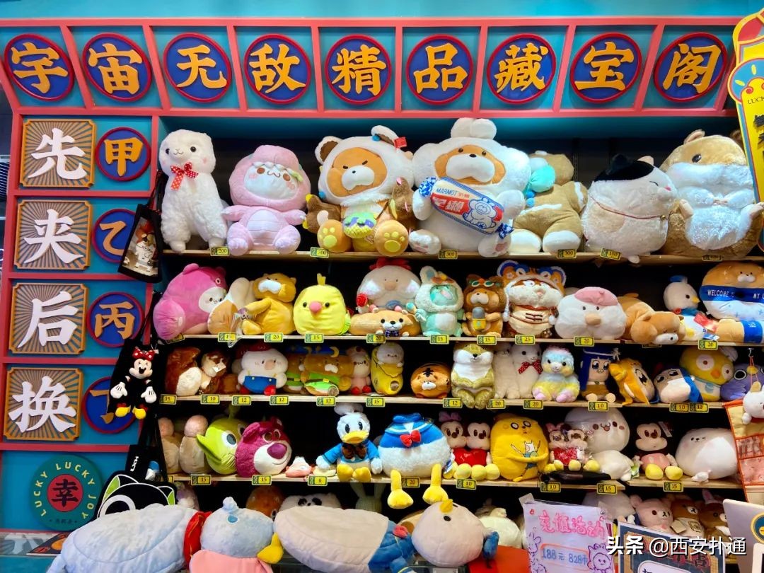 最近很火的夹娃娃机,夹娃娃机超大手办