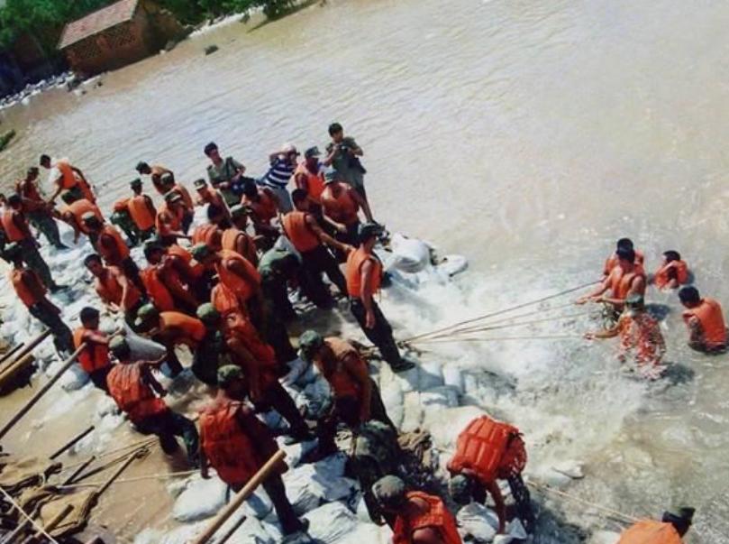 98抗洪荆州大堤有没有决口,98年长江抗洪牺牲了多少官兵