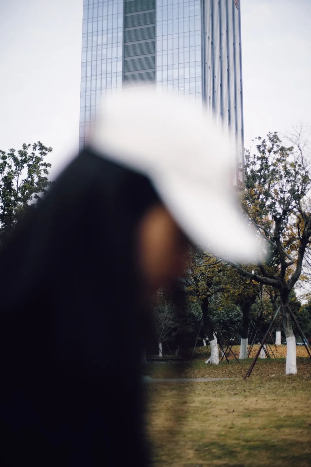 她假装上班三年，直到被戳穿