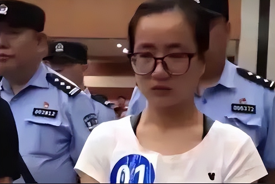 90后女黑老大,为害40个家庭,被抓捕时在读硕士