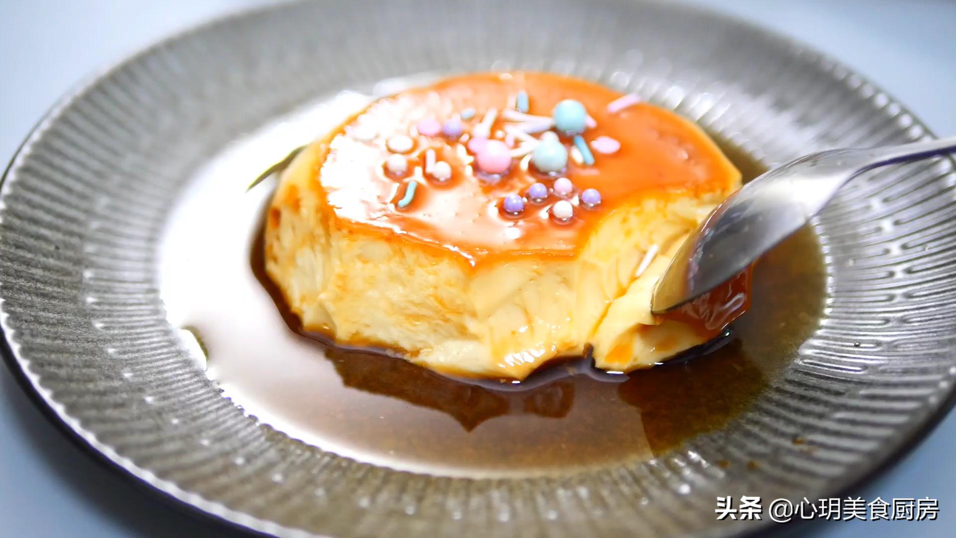 一瓶牛奶两个鸡蛋，教你在家自制焦糖布丁，孩子说：比吃豆腐还嫩