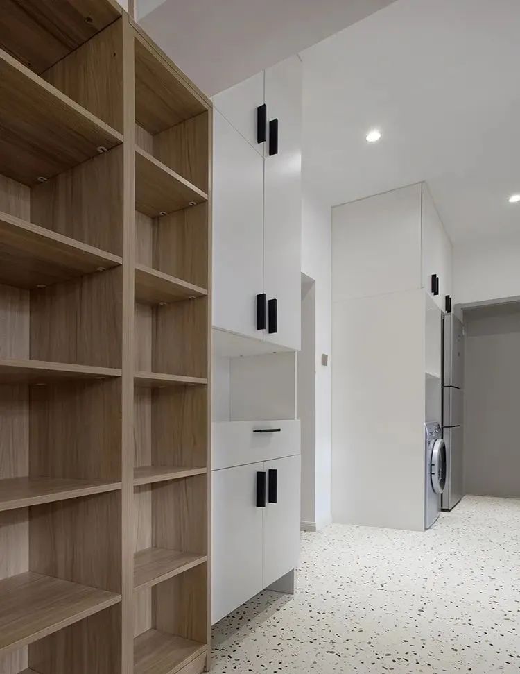 40㎡两室，狂打10处柜子，还住下一家四口人，绝了