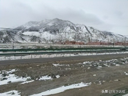 柴达木盆地是我国的四大盆地之一,柴达木盆地是中国第二大盆地吗