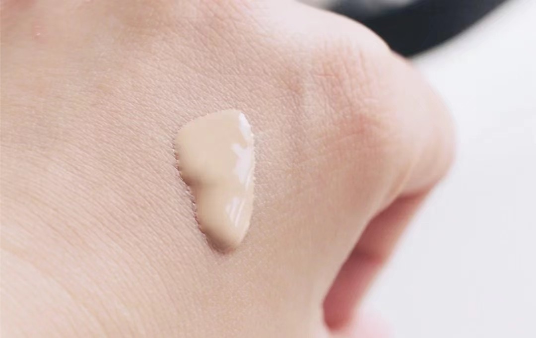 推荐几款适合油皮的粉底液,推荐几款适合混油皮的粉底液