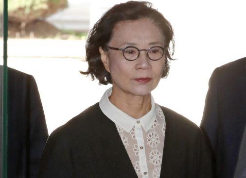 韩国“恶魔千金”：姐姐逼停飞机，妹妹一杯水泼掉2000亿