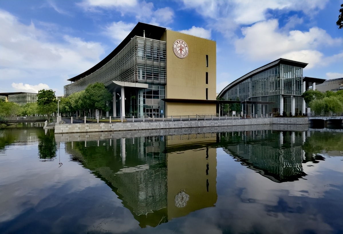 上海科技大学毕业生就业去哪了？本科生79%升学，平均年薪达15万