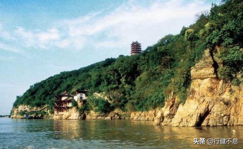 解析人生如梦一樽还酹江月,念奴娇赤壁怀古朗诵一樽还酹江月