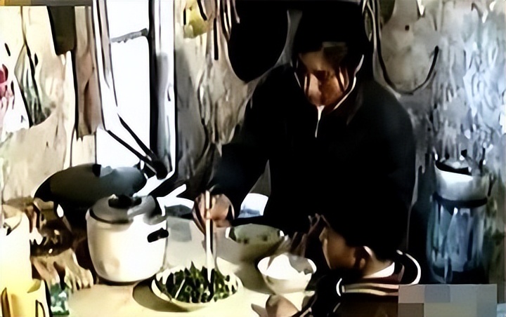 貌美保姆上位，77岁色批老汉又添一子，鉴定一出原地去世！