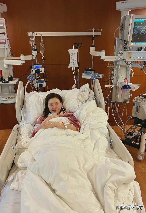 李嘉欣是否两次急救,李嘉欣突然住院急救