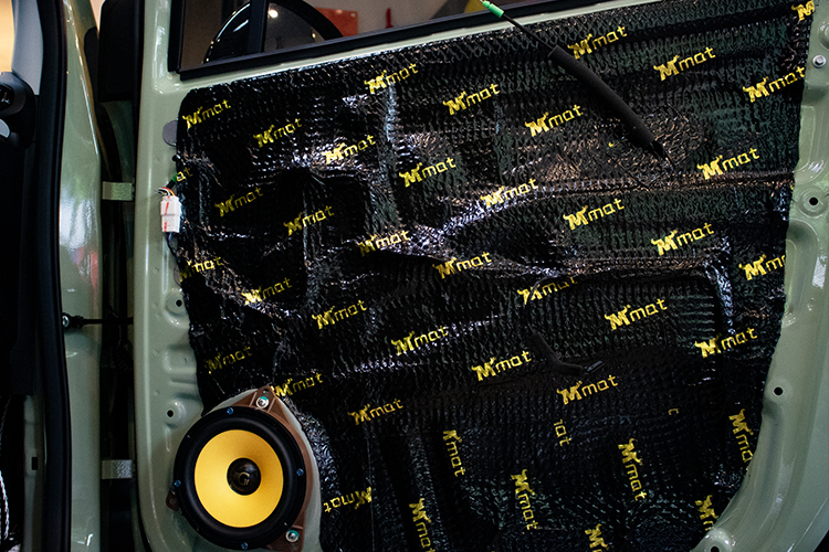 零跑新能源汽车t03内饰改装,零跑t03汽车音响改装