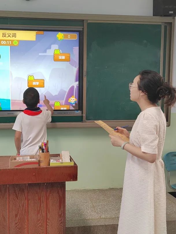 乐考无纸笔，多元趣无穷——盐湖区三路里镇中心小学一、二年级无纸化测评活动