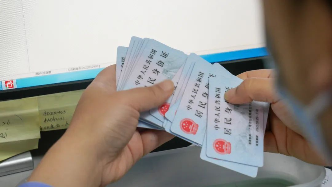 身份证过期警察会来家里找你吗,身份证过期了交警还能开罚单吗