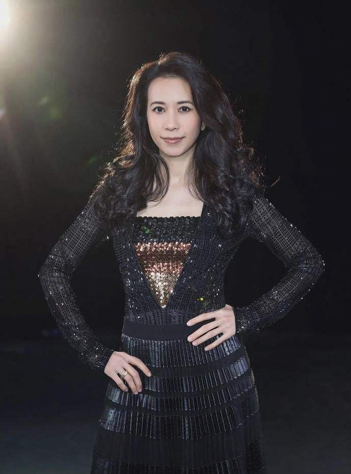 港台女星莫文蔚,朱茵莫文蔚分手了吗