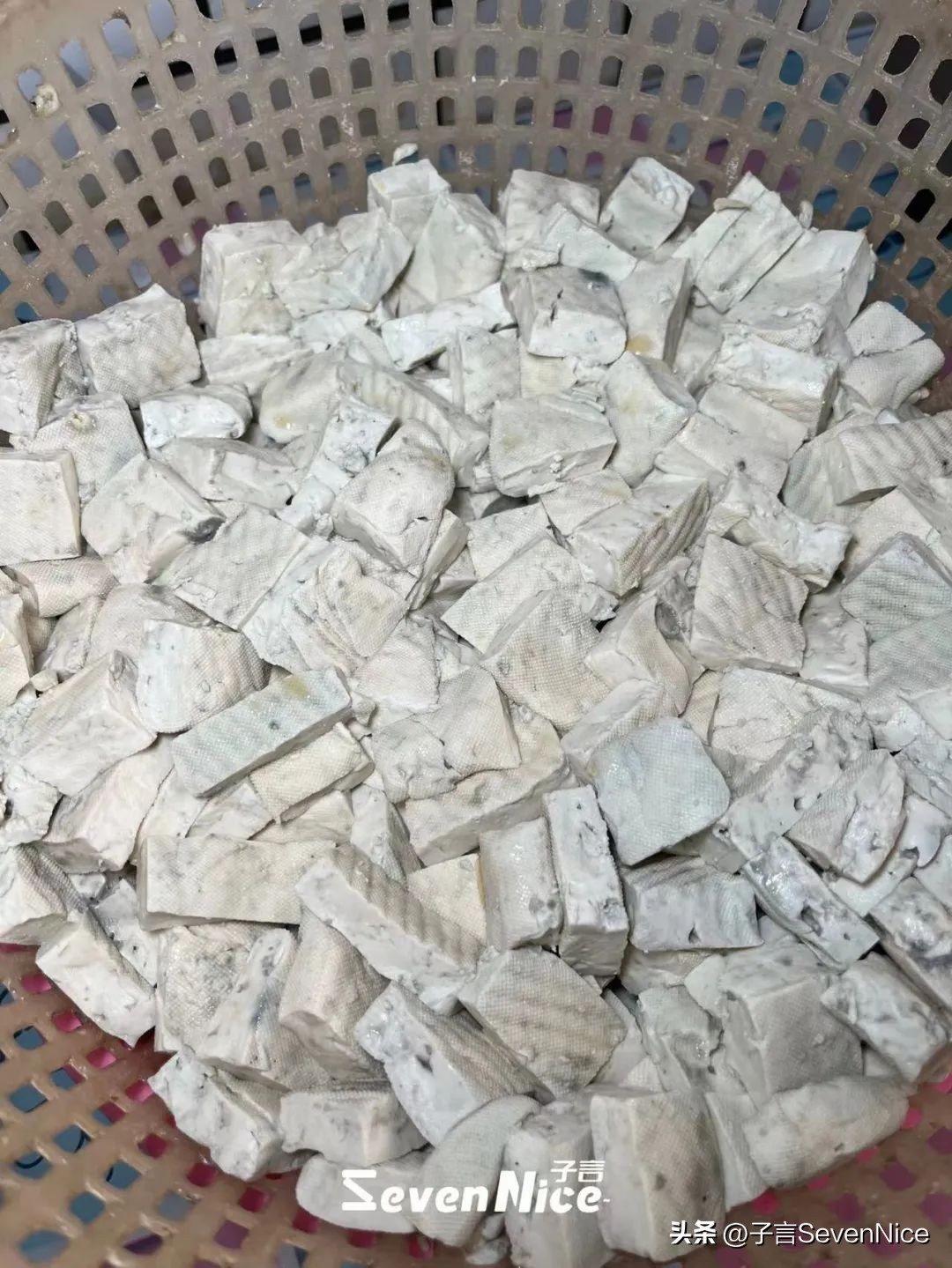 南昌一家超小店铺的臭豆腐,南昌中山路臭豆腐