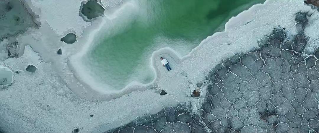 80后女孩记录世界奇葩葬礼，吸粉200万