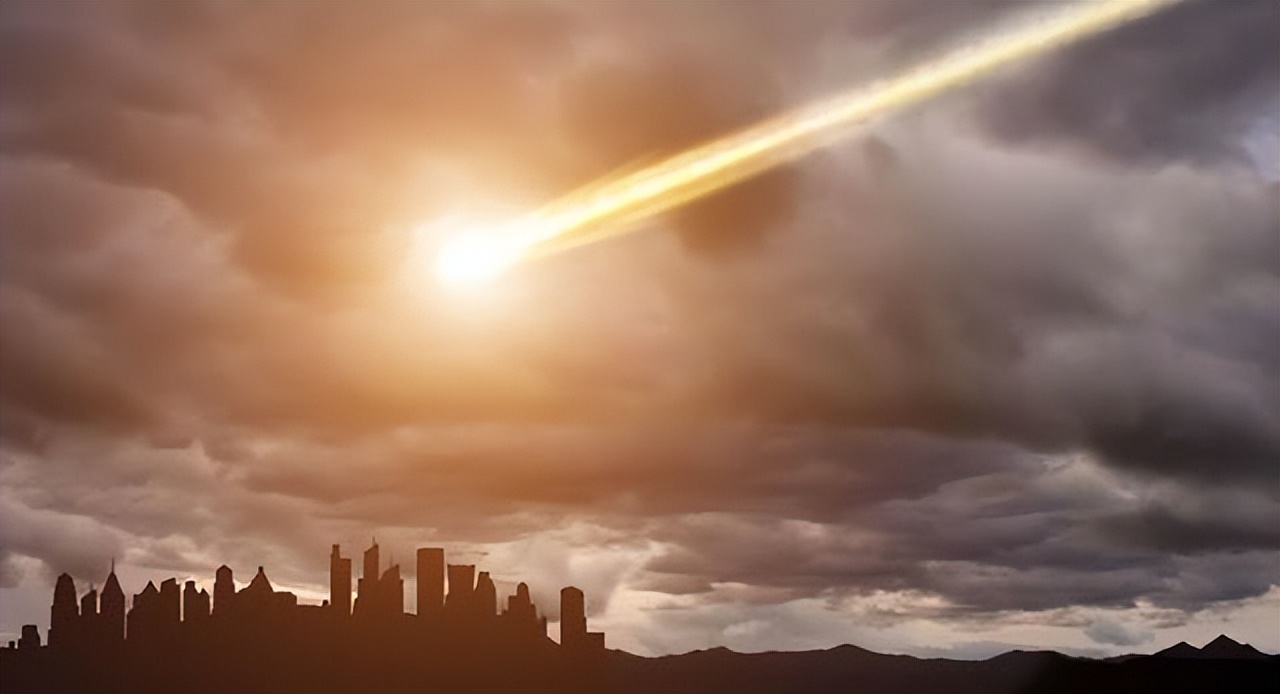 房屋被震动视频,天空巨型火球爆炸视频