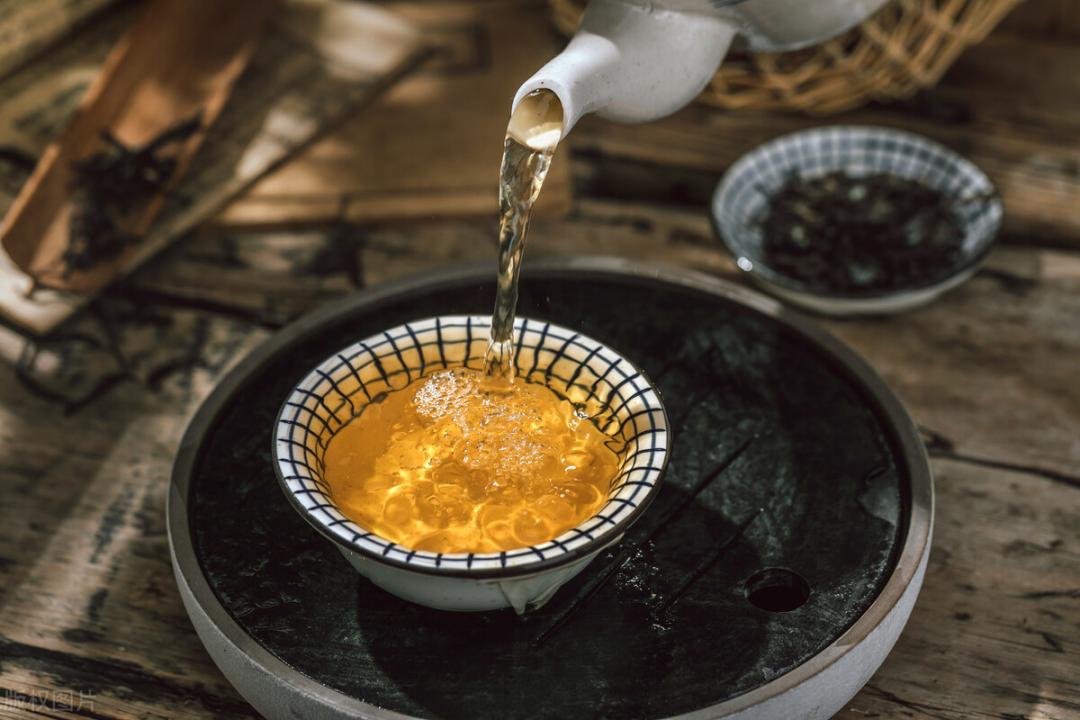 喝茶高手，无非就是常喝茶、多喝茶，喝着喝着就会懂得茶里的道了