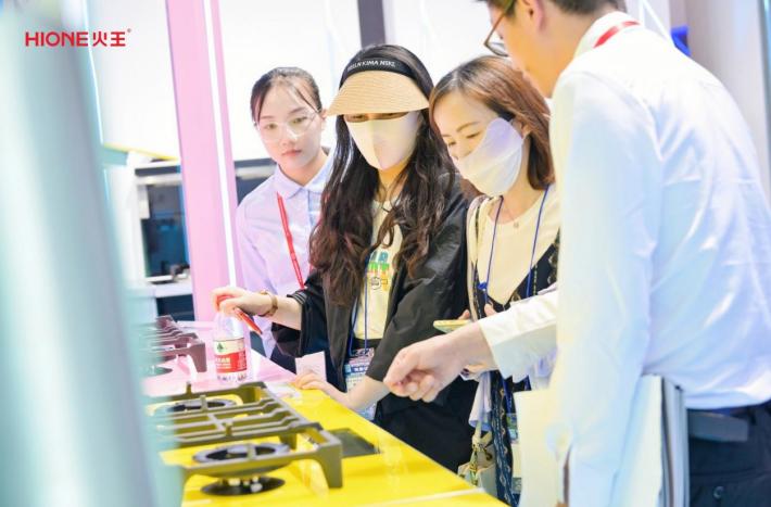 火王厨电上海展会2024年展览会,火王智能触屏灶新款