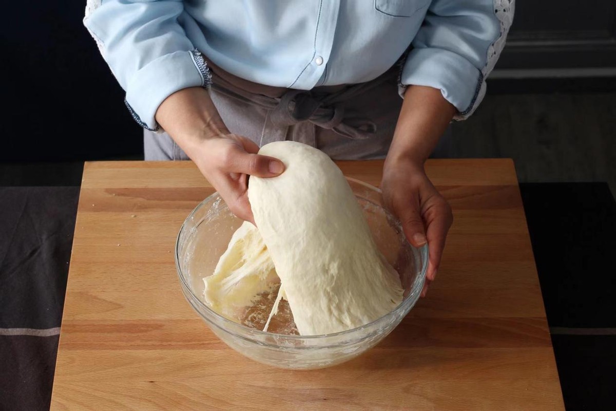 蒸馒头怎么判断面粉湿度,做馒头如何判断面团发酵好