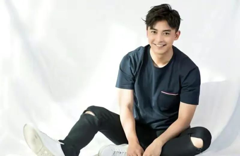 李佳航为国足发声图片,李佳航谈中国男足微博