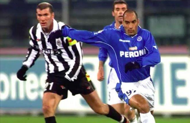 黑白两重天:球场狂欢,牢狱徘徊