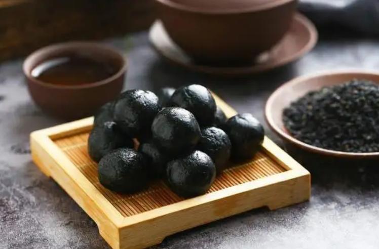 小小六味地黄丸，可调理女性更年期4种常见问题，牢记3点安全使用