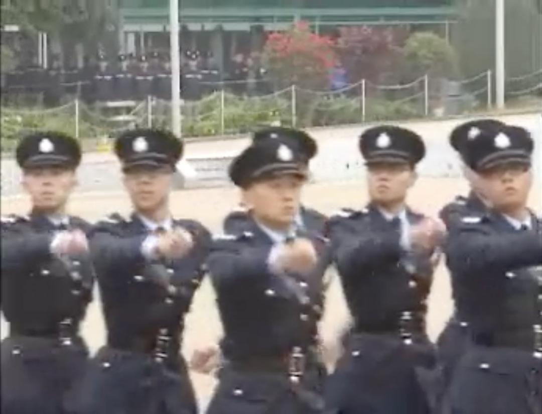 香港警队步操,香港警队采用中式步操