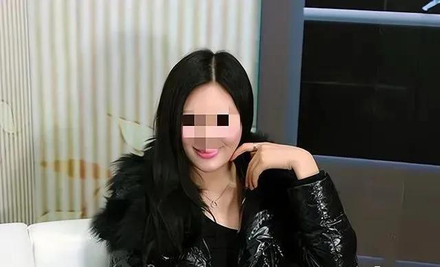 富婆爱上邻家男孩,富婆爱上男雇工