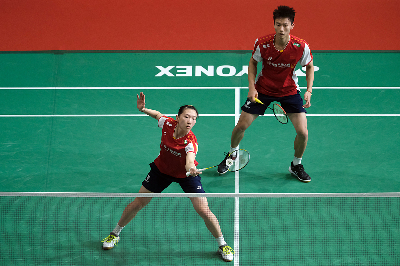 翁泓阳单枪匹马国羽冲击3冠,第三场单打比拼翁泓阳发挥